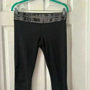 Under Armour Capri Leggings. Black & Camo. Medium. Preowned. Women’s.